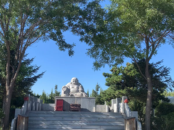 抚顺卧龙山公墓环境